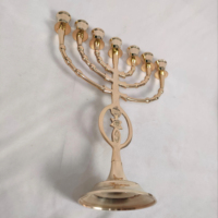 Chandelier Menorah Judaica de Noël juif artisanal en laiton vintage d'Israël, gravé et imprimé en deux couleurs