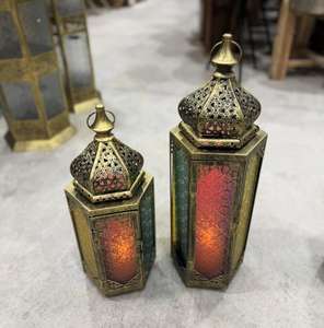 Lanterne à bougie marocaine argentée mate de luxe Support de décoration pour la maison et le mariage avec caractéristique de candélabre de Noël - Product Image 2