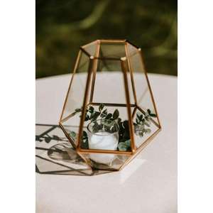 Centre de table en métal enduit de poudre dorée avec une finition de qualité supérieure pour les tables à la mode et sophistiquées - Product Image 6