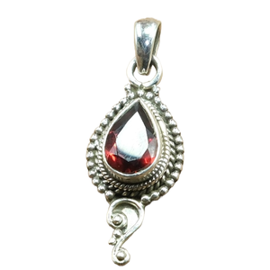 Pendentif Goutte d'Eau en Grenat Rouge Naturel, Argent Sterling 925 Fait Main, Style Bohème Vintage Tribal, Pendentif en Pierre Précieuse en Argent Oxydé, Bijou - Product Image 1