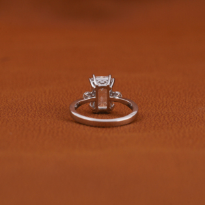 Anillo de Bodas de lujo de platino Corte Esmeralda Laboratorio Cultivado Diamante Compromiso Solitario Corte redondo Diamante IGI Anillo certificado - Product Image 3