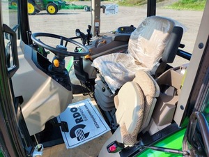 Tractor Agrícola John Deere 4x4 con Cargador, Nuevo, Tipo Caminante - Product Image 5