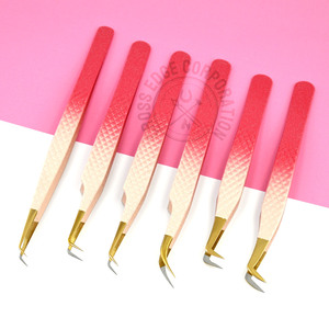 Pince à épiler professionnelle à pointe fine en fibre, courbée, classique, pour extensions de cils Mega Volume, en acier inoxydable - Product Image 1