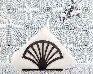 Porte-serviettes moderne en métal élégant et durable en acier inoxydable, parfait pour la décoration de la maison ou du bureau. - Product Image 6