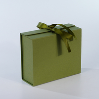 Boîte d'emballage rigide en carton vert magnétique personnalisée en gros avec nœud, gaufrage et revêtement UV, recyclable