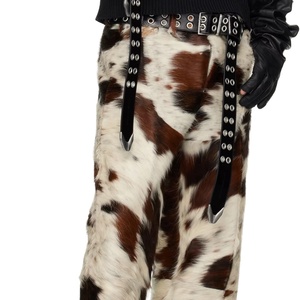 Pantalones de cuero de vaca hechos a medida con diseño de logotipo personalizado, pantalones de cuero auténtico con estampado de pelo de vaca para hombre, pantalones vaqueros de cuero. - Product Image 1