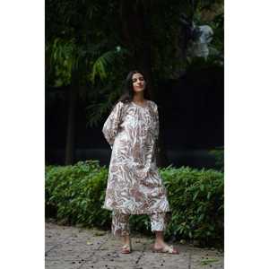 ชุดคุर्ตาผ้าเครปพิมพ์ลายดอกไม้สีเซเปียสไตล์โบฮีเมียนสำหรับผู้หญิง ระบายอากาศได้ดี แขนสามส่วน เหมาะสำหรับฤดูใบไม้ผลิ/ฤดูร้อน - Product Image 3