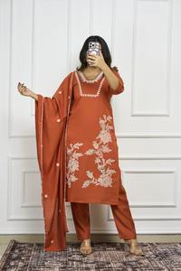 Ensembles de Kurta indiens traditionnels de travail à la main de qualité supérieure pour les femmes - Product Image 4