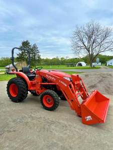 Achetez maintenant, livraison rapide, en stock, tracteur de jardin LA526 rouge abordable avec chargeur frontal, tracteur à 4 roues motrices, moteur multifonctionnel. - Product Image 3