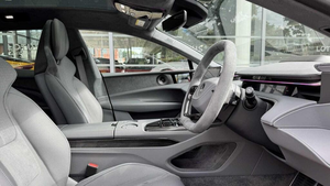 Recarga T 8 de 2023 V o l V o 455-HP Hybrid Powertrain AWD de bajo kilometraje y precio asequible en stock listo para enviar - Product Image 3