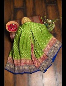 Choli sur mesure Élégance éthérée Le Saree en soie de brocart intemporel. Idéal pour les mariages et événements spéciaux occasions festives - Product Image 2