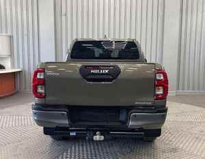 Conduite à droite 2024 T o y o t a , H i l u x (24) - 2.8 D-4D Invincible X Pickup Double Cab 4dr Diesel Manual 4WD - Product Image 6