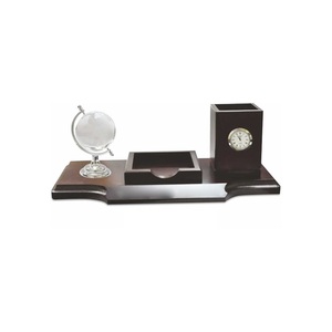 Suministro de Fábrica: Organizador de Escritorio de Madera Personalizado Regal Incorporation BTC-4269 con Globo Terráqueo y Reloj, Disponible a Precio de India - Product Image 1