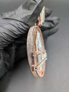 Colgante de Moissanita con Corte Esmeralda Chapado en Oro Rosa Personalizable, Disco con Letra de Plata de Ley 925, Joyería de Fiesta Estilo Hip Hop - Product Image 5