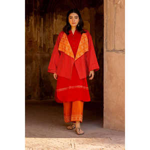 Veste courte asymétrique brodée en Khaddar rouge pour femme, style bohème personnalisable, cuir teinté avec rembourrage en coton, taille XL - Product Image 5