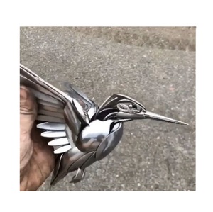 Escultura de aluminio fundido diseñada para evocar la emoción, la fuerza, el equilibrio grácil y la refinada excelencia artística. - Product Image 6