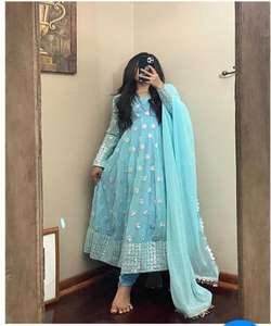 Fusion de la mode Salwar Kameez de style pakistanais non cousu - Fusion de styles traditionnels et modernes Tissu en soie Georgette Chic et élégant - Product Image 3