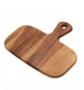 Planche à découper tendance et durable en bois d'acacia durable avec design suspendu, logo personnalisé disponible pour l'image de marque - Product Image 5