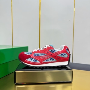 Zapatillas deportivas rojas de caña baja para mujer, estilo con cordones, Yoko Town Fashion, hechas a medida por diseñador, zapatos de malla transpirable de alta calidad. - Product Image 4