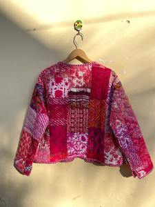 Veste patchwork rose faite à la main, manteau matelassé Kantha, coton floral, patchwork d'hiver, manteau réversible, vêtements de rue bohèmes, veste décontractée - Product Image 6