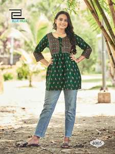 Venta al por mayor nueva moda moderna pesada bordado Kurtis-túnicas listas para usar tops étnicos indios hechos de viscosa - Product Image 3