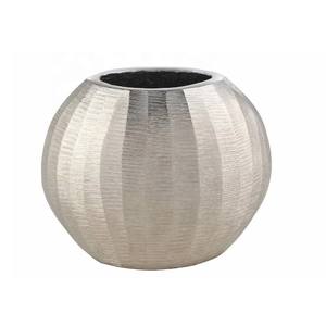 Vase en métal design de luxe en aluminium doré pour la décoration de la maison Vase à fleurs de jardin fait à la main pour la décoration de mariage à faible taux - Product Image 6