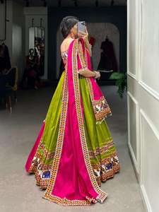 Exclusivo Lehenga Choli de Brocado Maruti de Diseñador, con Estampado en Relieve de Algodón, Ideal para Navratri y el Festival Garba, Estilo Étnico Moderno - Product Image 4