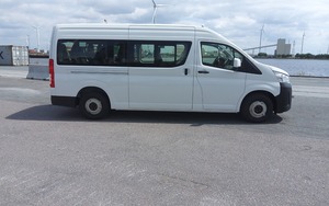 Toyota Hiace 2022 Usada, Techo Alto, Minibús y Autobús de 0 a 16 Asientos, Motor de Gasolina de 3.5L, Transmisión Manual - Product Image 2