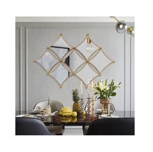 Miroir mural suspendu personnalisé fait à la main de meilleure qualité, disponible à un prix abordable en inde - Product Image 1