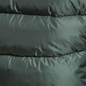 Veste matelassée à col montant et à capuche de style streetwear avec logo personnalisé pour femmes, disponible en OEM, vêtements d'extérieur tendance pour l'hiver - Product Image 6