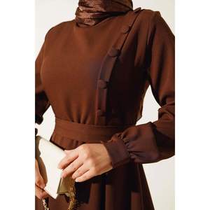 ชุดเดรสปิดกระดุมด้านข้างสีน้ำตาล - Product Image 1