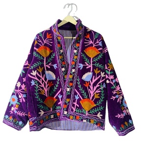 Chaqueta Suzani morada para mujer, chaqueta de terciopelo suave, chaqueta bordada a mano, chaqueta de invierno, disponible al por mayor. - Product Image 1