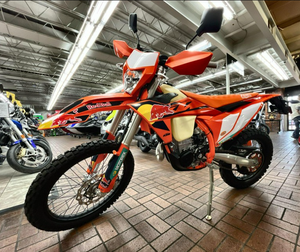 OFERTA AL POR MAYOR: Motocicleta Enduro KTM 500 EXC-F CHAMPION.Edition 2025 de 6 Velocidades, 100% Auténtica - Product Image 1