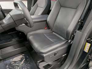 SUV Ultra-Lujo 2024-2025 Automático con Volante a la Izquierda, Neumáticos R18, Portaequipajes de Aluminio, Asientos de Tela - Product Image 4