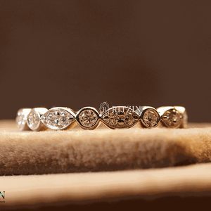 Anillo de boda de media eternidad con diamantes de corte redondo para mujer - Product Image 5