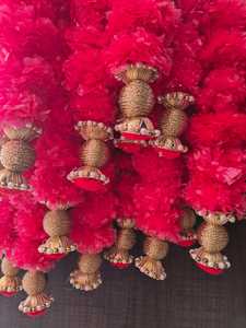 พวงมาลัยประดิษฐ์ดอกดาวเรืองแบบคลาสสิกพร้อมลูกปัดและพู่ปอมปอมงานแต่งงานของอินเดียและเทศกาล Haldi & Mehndi ของตกแต่งระฆังคริสต์มาส - Product Image 4