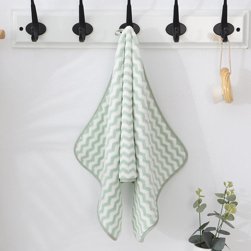 สีเขียว