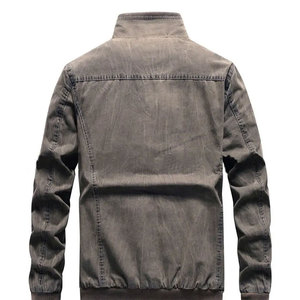 แจ็คเก็ตยีนส์ผู้ชายผ้าฝ้าย 100% สกรีนโลโก้แฟชั่น สไตล์ลำลอง สีพื้น แจ็คเก็ตยีนส์ฤดูใบไม้ผลิ ป้องกันลม มีกระเป๋า - Product Image 5