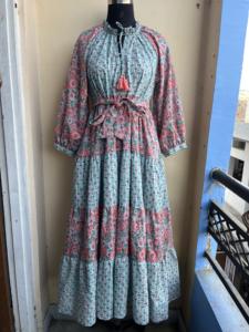 Robe longue en coton imprimé fleuri décontracté pour femmes couleurs de blocs avec col licou manches longues à plusieurs niveaux avec poches grande taille - Product Image 6