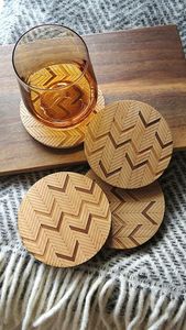 Sous-verres en bois avec finition en bois naturel, forme carrée, motif floral, pour servir des boissons, prix de gros, sous-verres en noyer - Product Image 3