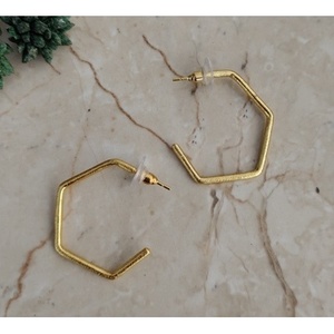 SOUMYA CREATIONS - Pendientes de Aro de Latón Chapado en Oro Hechos a Mano - Lindos y Modernos Pendientes Geométricos Hexagonales Estilo Rajasthan para Mujer, Hechos en India - Product Image 1