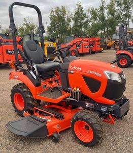 Tractores KUBOTA BX2380: cortacésped de acabado de montaje medio con pasador de menos de 40 HP - Product Image 5