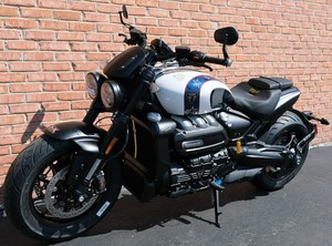 มอเตอร์ไซค์ครุยเซอร์รุ่นใหม่ล่าสุด ปี 2026 Triumph <span class=keywords><strong>Rocket</strong></span> <span class=keywords><strong>3</strong></span> <span class=keywords><strong>R</strong></span> Evel Knievel รุ่นลิมิเต็ดอิดิชั่น - Product Image 2