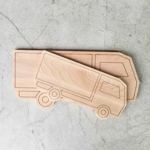 Tagliere in faggio a forma di camion personalizzato | Prodotto e personalizzato in Polonia - Product Image 1