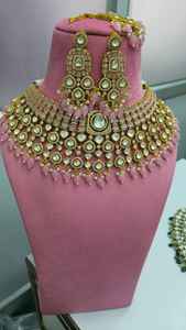 Ensemble de collier de mariée Polki de qualité supérieure avec Maang Tikka Ensemble de bijoux de luxe pour les occasions de fête, les mariages, les occasions festives - Product Image 4