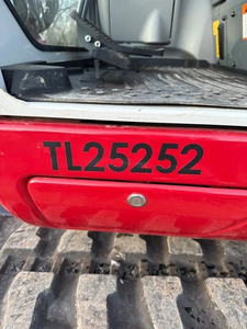 รถขุดขนาดเล็ก Takeuchi TB250-2 มือสองสภาพดี พร้อมเครื่องยนต์ ปั๊มไฮดรอลิก และกระบอกสูบ  แบบตีนตะขาบ น้ำหนัก 3.5 ตัน แรงบิดสูง - Product Image 5