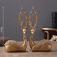 Figurine de renne en or de luxe Décor d'hiver élégant Idéal pour la pièce maîtresse de table Style à la maison et affichage festif de vacances