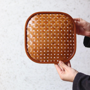 Plateau de service carré en bambou tissé à la main / Plateau décoratif tissé pour fruits, collations et décoration rustique de la maison - Product Image 5