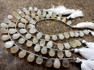 Cuentas de piedra lunar arcoíris blanca natural con forma de lágrima, Briolette de 8x12mm, vendidas por hebra de 8 pulgadas de largo - Product Image 2