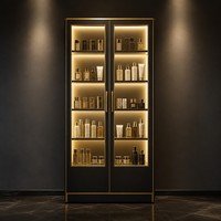 Vitrine de présentation de cosmétiques à double porte en or noir avec étagères en verre rétroéclairées par LED, vitrine de vente au détail de produits de beauté sur pied